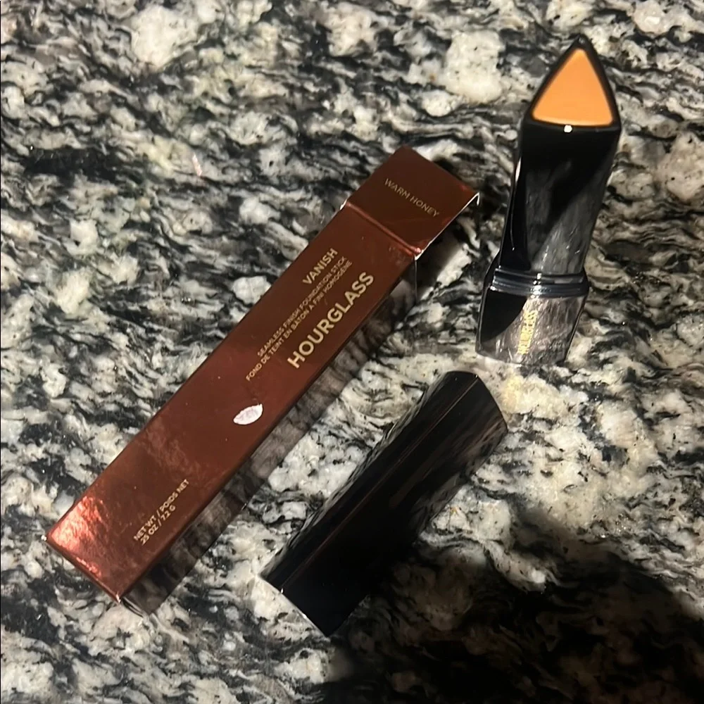 Hourglass Vanish foundation stick– Warm Honey